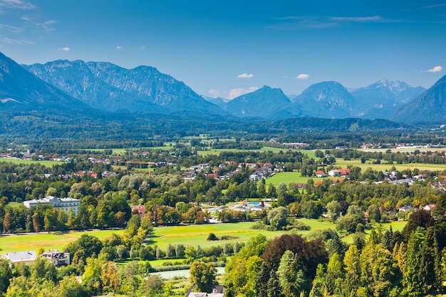 Vue sur les Alpes autrichiennes près de Salzbourg