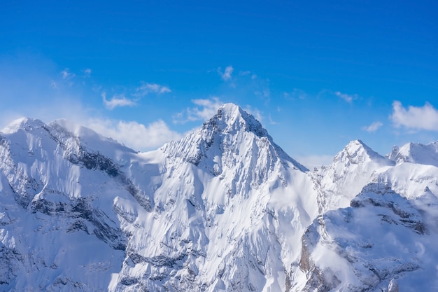 vue sur les Alpes suisses depuis le sommet de la montagne Schilthorn dans la Jungfrau