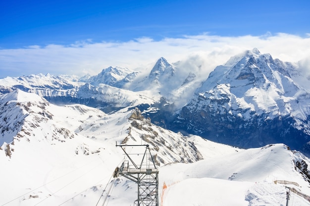 vue sur les Alpes suisses depuis le sommet de la montagne Schilthorn