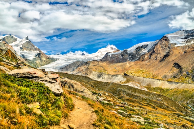 Vue sur les Alpes suisses près de Zermatt