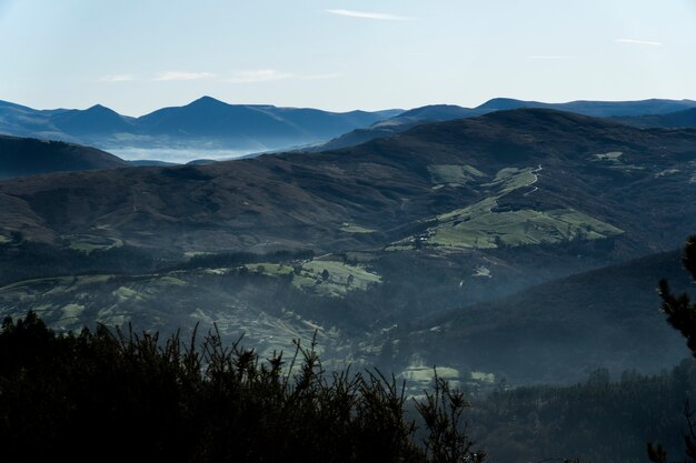 Photo vue alpine sur les montagnes du nord de l'espagne