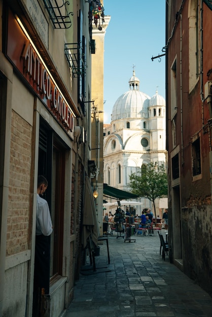 Vue de l'ancienne rue étroite de Venise, Italie Architecture et point de repère Venise Italie nov 2021