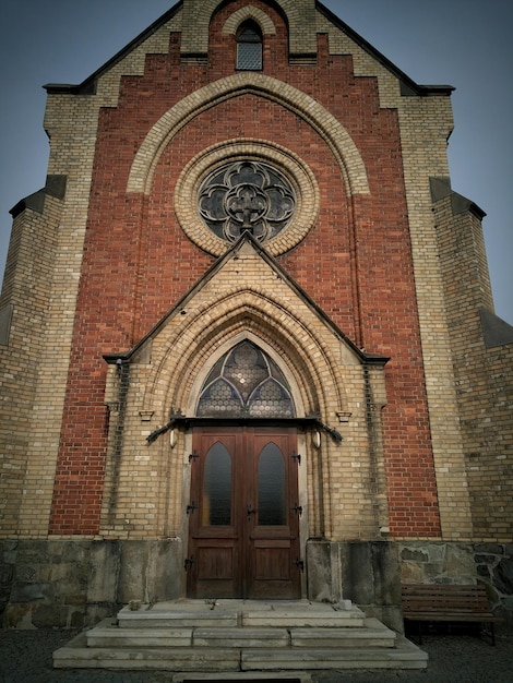 Photo vue d'angle bas de l'église