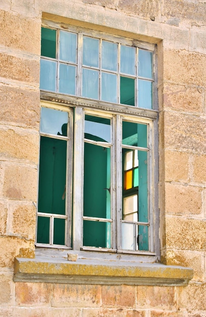 Photo vue d'angle bas de la fenêtre sur le bâtiment