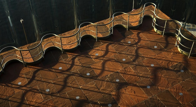 Vue d'angle élevé des balustrades