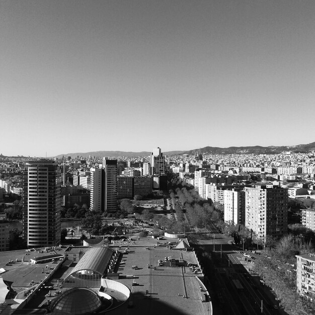 Vue d'angle élevé des bâtiments de la ville contre un ciel dégagé