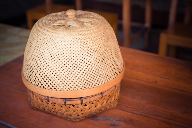 Vue d'angle élevé de la boisson sur la table