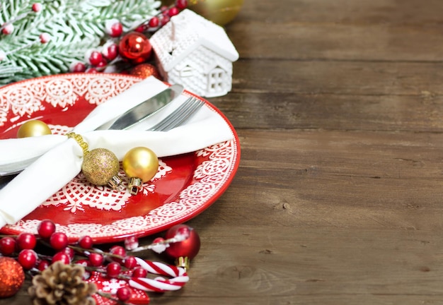 Vue d'angle élevé de la décoration de Noël sur la table