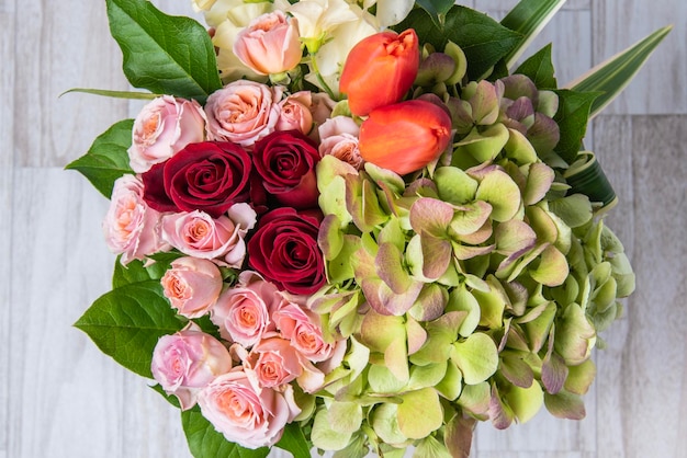 Vue d'angle élevé du bouquet de roses