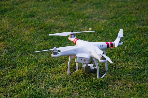 Vue d'angle élevé du drone sur le terrain