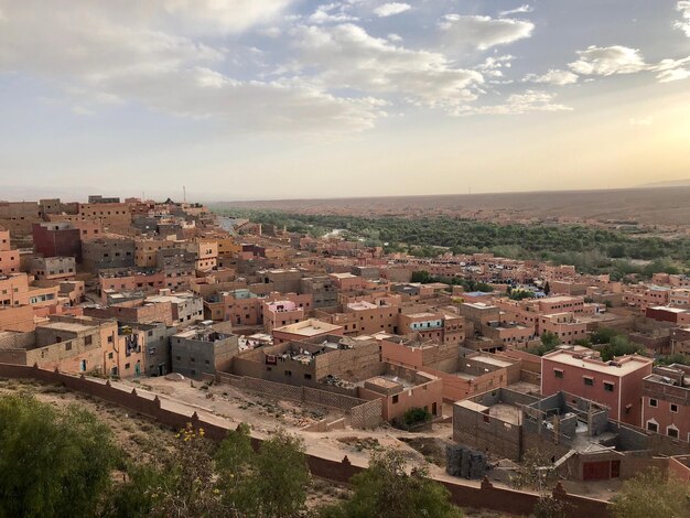 Vue d'angle élevé du paysage urbain contre le ciel