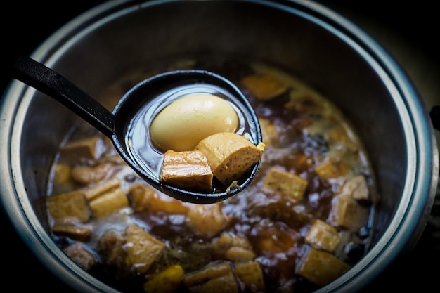 Vue d'angle élevé du petit déjeuner dans le bol