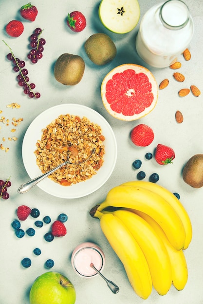 Photo vue d'angle élevé du petit déjeuner sur la table