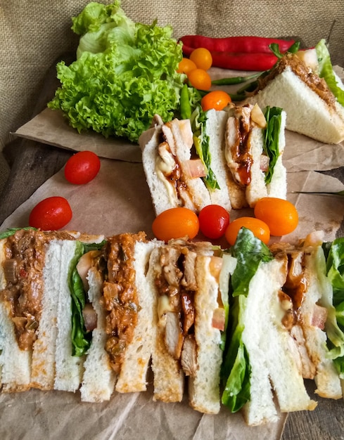 Photo vue d'angle élevé du repas servi dans l'assiette