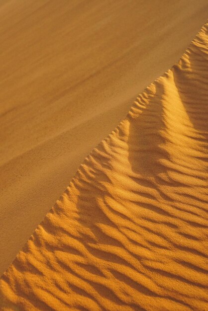 Photo vue d'angle élevé de la dune de sable dans le désert