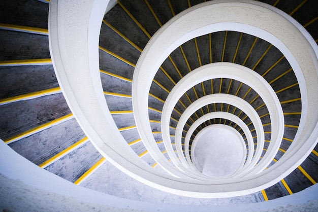 Vue d'angle élevé de l'escalier en spirale