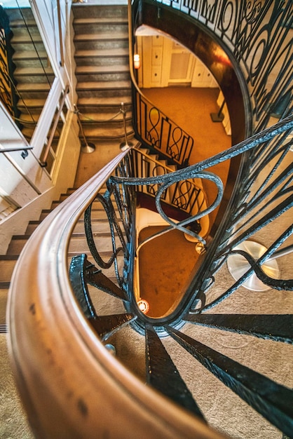 Vue d'angle élevé de l'escalier à vélo