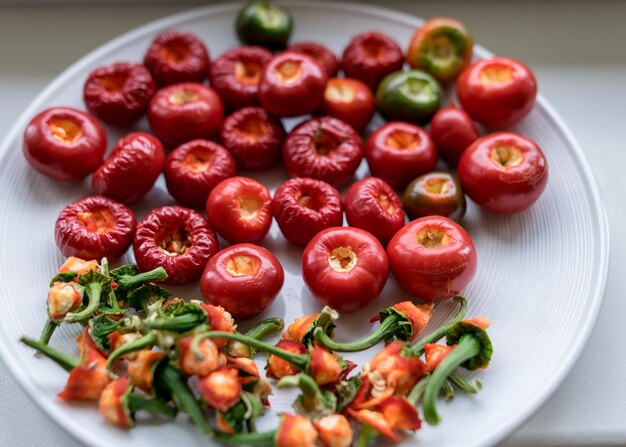 Photo vue d'angle élevé des fruits dans l'assiette sur la table