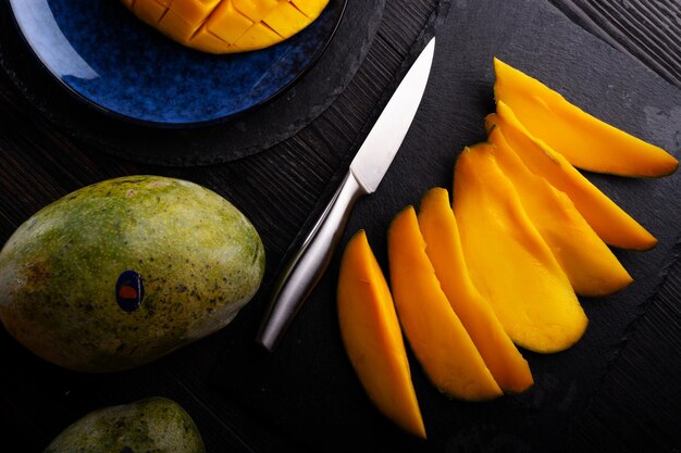 Photo vue d'angle élevé des fruits dans l'assiette sur la table