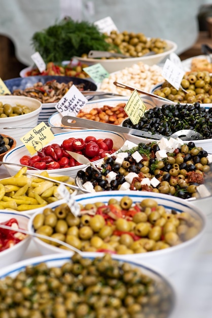 Vue d'angle élevé des fruits à vendre sur le marché