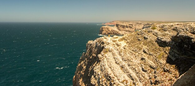 Photo vue d'angle élevé de la mer contre un ciel clair