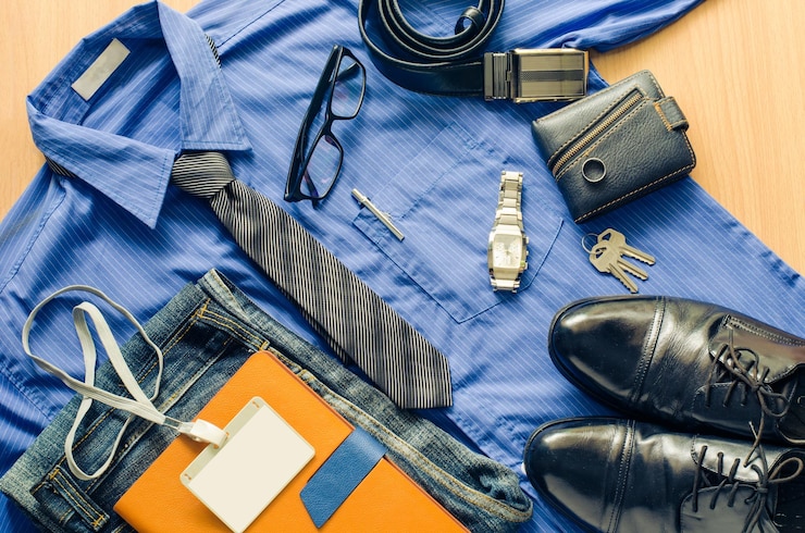 Photo vue à angle élevé de la mode masculine sur la table.