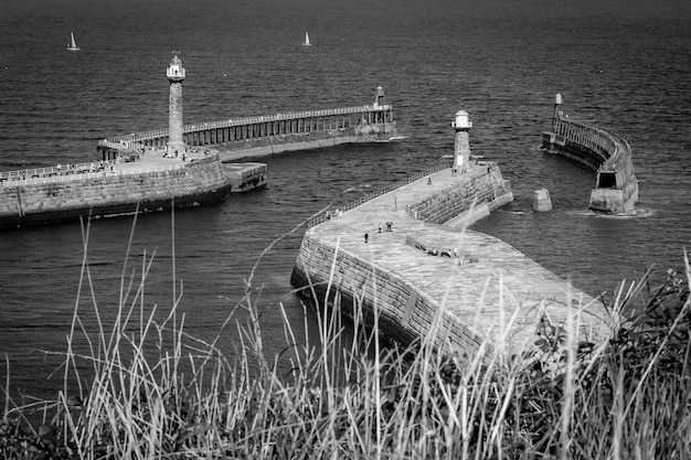 Photo vue d'angle élevé d'un navire navigant en mer