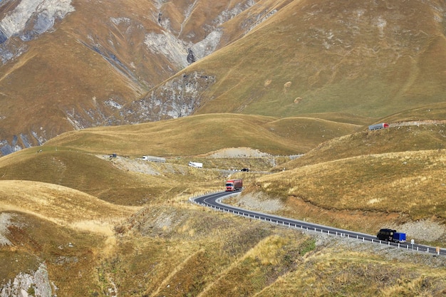 Photo vue d'angle élevé de la route sur terre