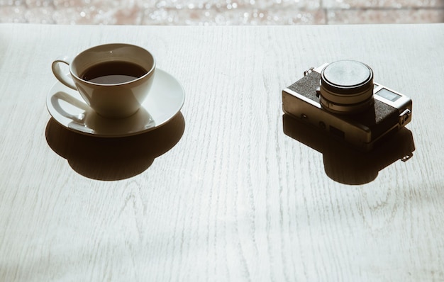 Photo vue d'angle élevé de la tasse de café sur la table