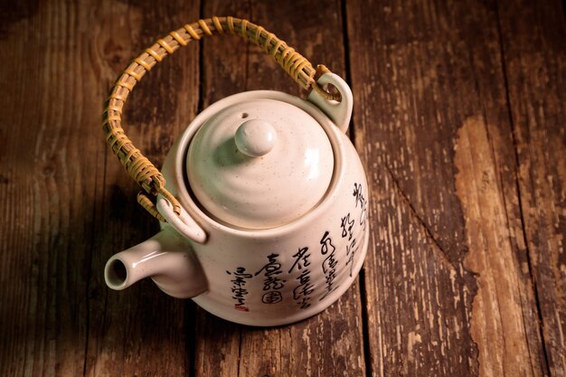 Vue d'angle élevé de la tasse de café sur la table