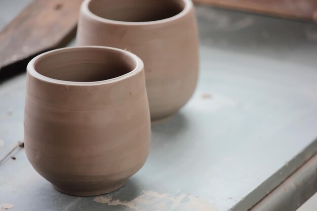 Vue d'angle élevé de la tasse de café sur la table