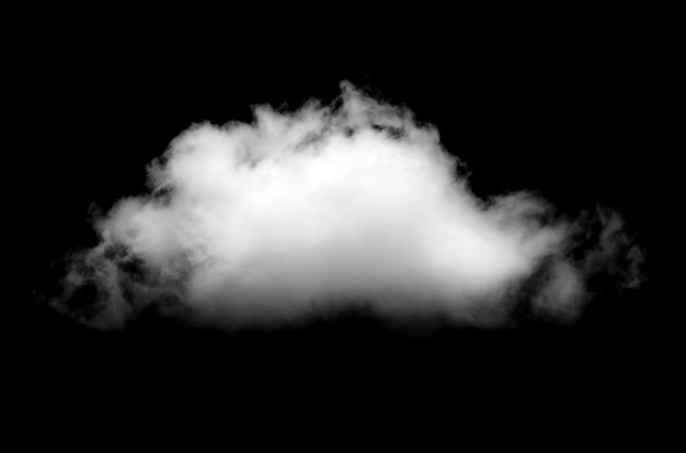 Vue angulaire basse des nuages dans le ciel la nuit