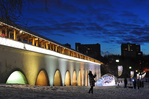 Photo vue de l'aqueduc rostokinsky du nouvel an