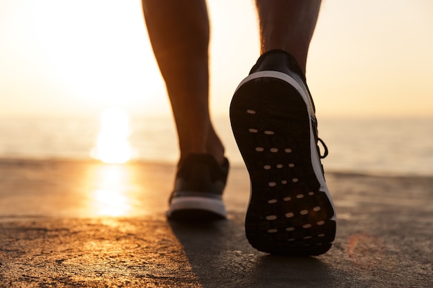 Vue arrière des baskets pour hommes