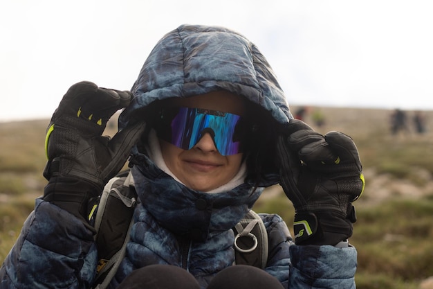 Photo vue arrière d'une femme portant un chapeau contre le ciel