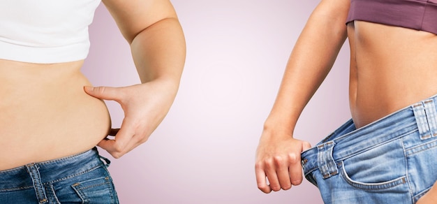 vue arrière. les grosses femmes asiatiques ont un excès de poids. elle montre un excès de graisse de la taille.