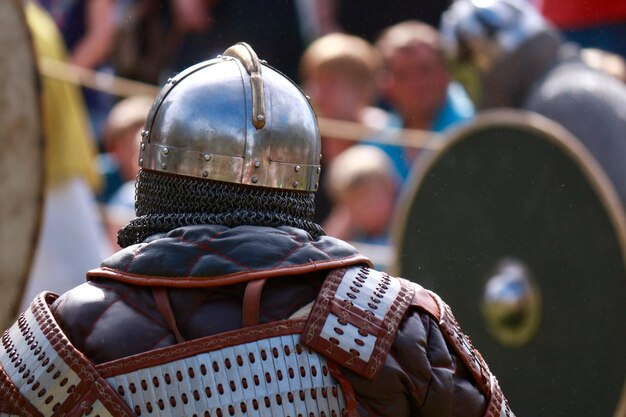 Photo vue arrière d'une personne portant un costume pendant l'événement