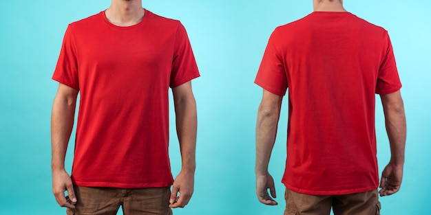 Vue avant et arrière d'une maquette de t-shirt rouge pour impression de conception sur fond bleu