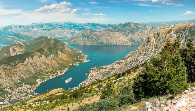 Vue sur la baie de Kotor au Monténégro