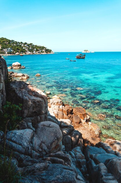 Vue sur la baie et les rochers de l'îleShark Bay Koh Tao