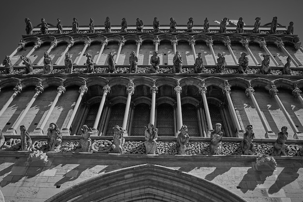 Photo vue à bas angle de l'ancien bâtiment