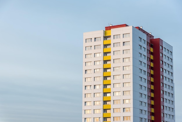 Vue à bas angle du bâtiment sur un ciel dégagé
