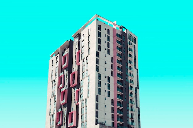 Vue à bas angle du bâtiment sur un ciel dégagé