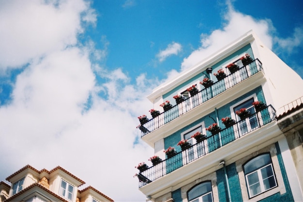 Vue à bas angle du bâtiment contre le ciel