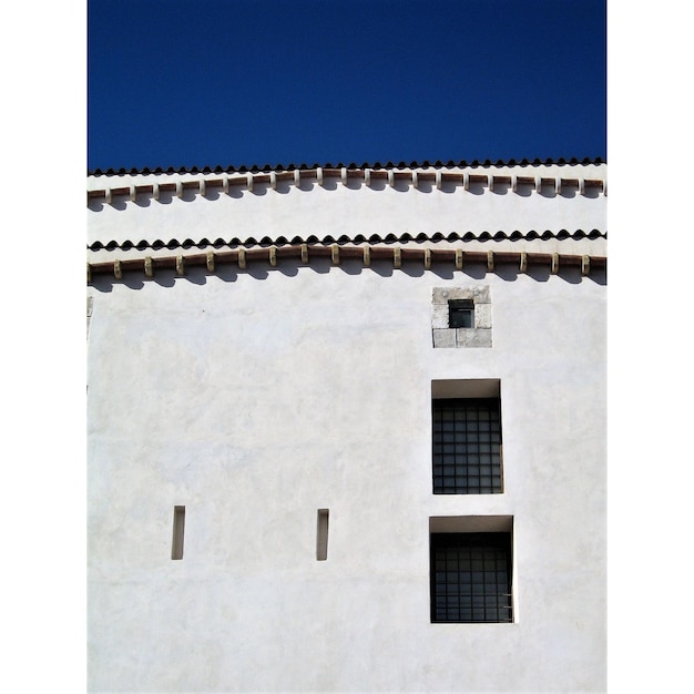 Vue à bas angle du bâtiment contre le ciel