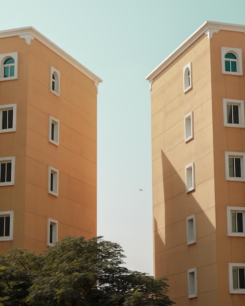 Vue à bas angle du bâtiment contre le ciel