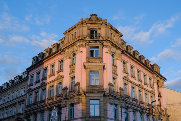 Vue à bas angle du bâtiment contre le ciel