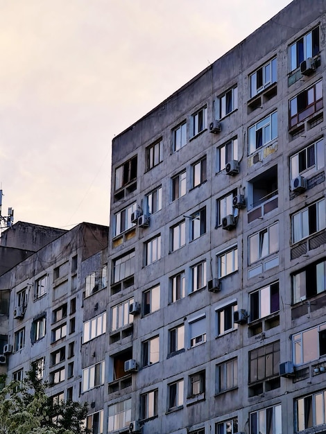 Vue à bas angle du bâtiment contre le ciel