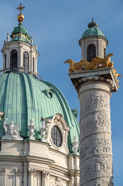 Vue à bas angle du bâtiment historique contre le ciel