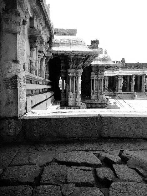 Photo vue en bas angle du bâtiment historique